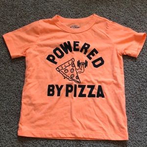 OshKosh ‘Powered by Pizza’ Tee 🍕 ❤️ boy’s, 6